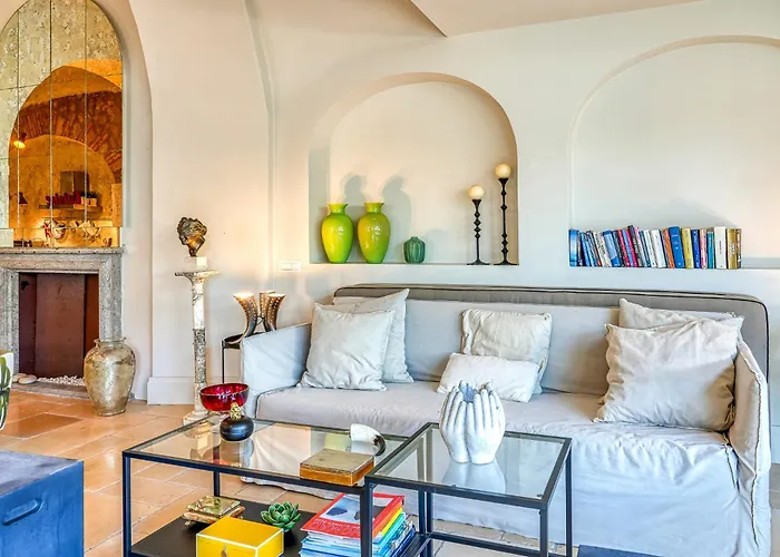 Francesca Villa Capri